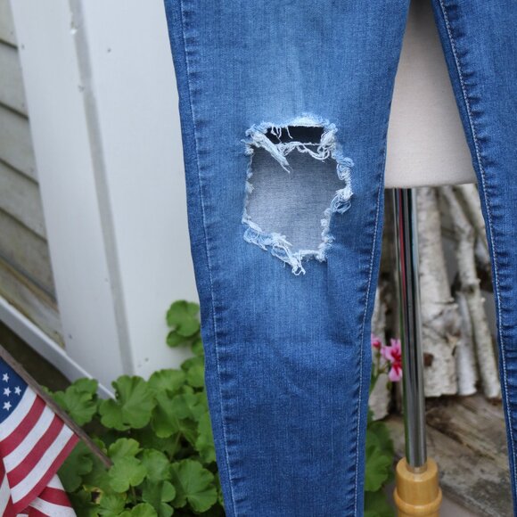 Levi's 710 Super Skinny Distressed Holes Frayed Stretch Cotton Jeans Sz 28 - Picture 3 of 10